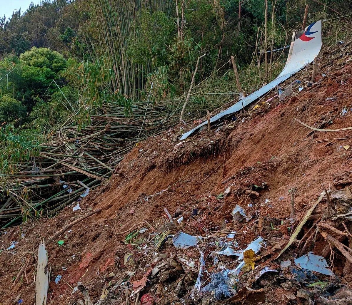 Second  black  box  (Flight Data Recorder)  of  Crashed  China  Eastern  Airlines  flight  MU5735  recovered  from  soil  layer  1.5 meters  below  Terrain !